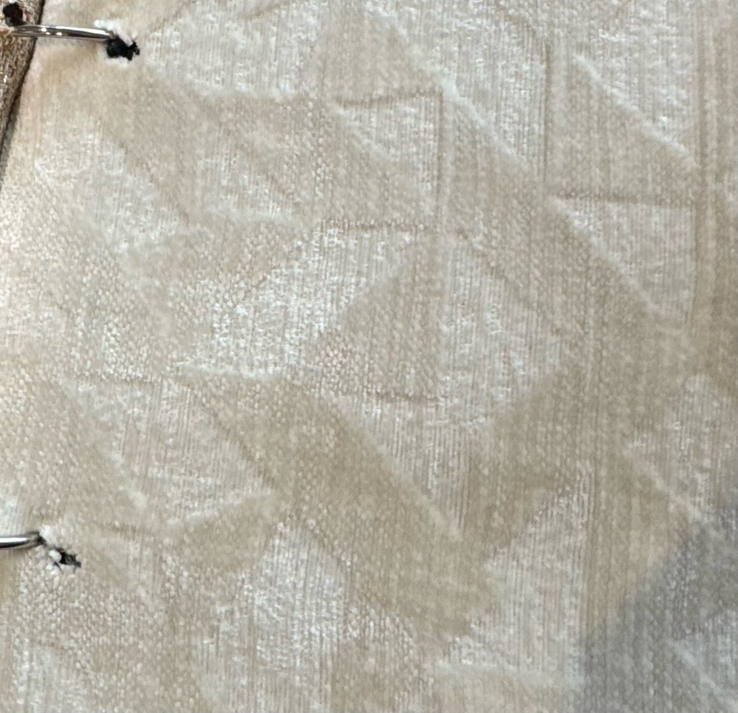 Cream Textured Tablecloth – Subtle Pattern Linen for Elegant Events