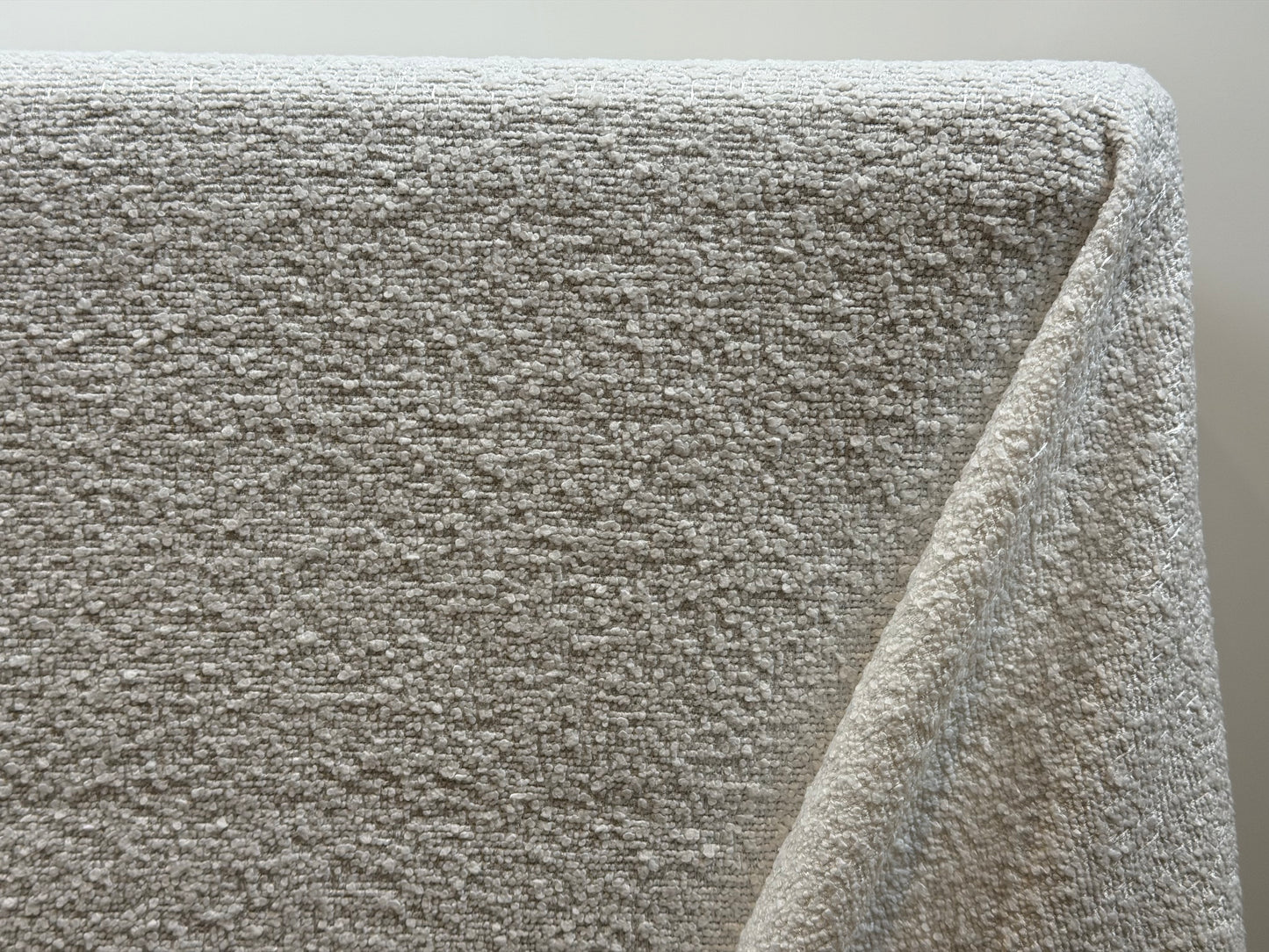 White Bouclé Tablecloth – Soft Textured Luxe Wedding Linen