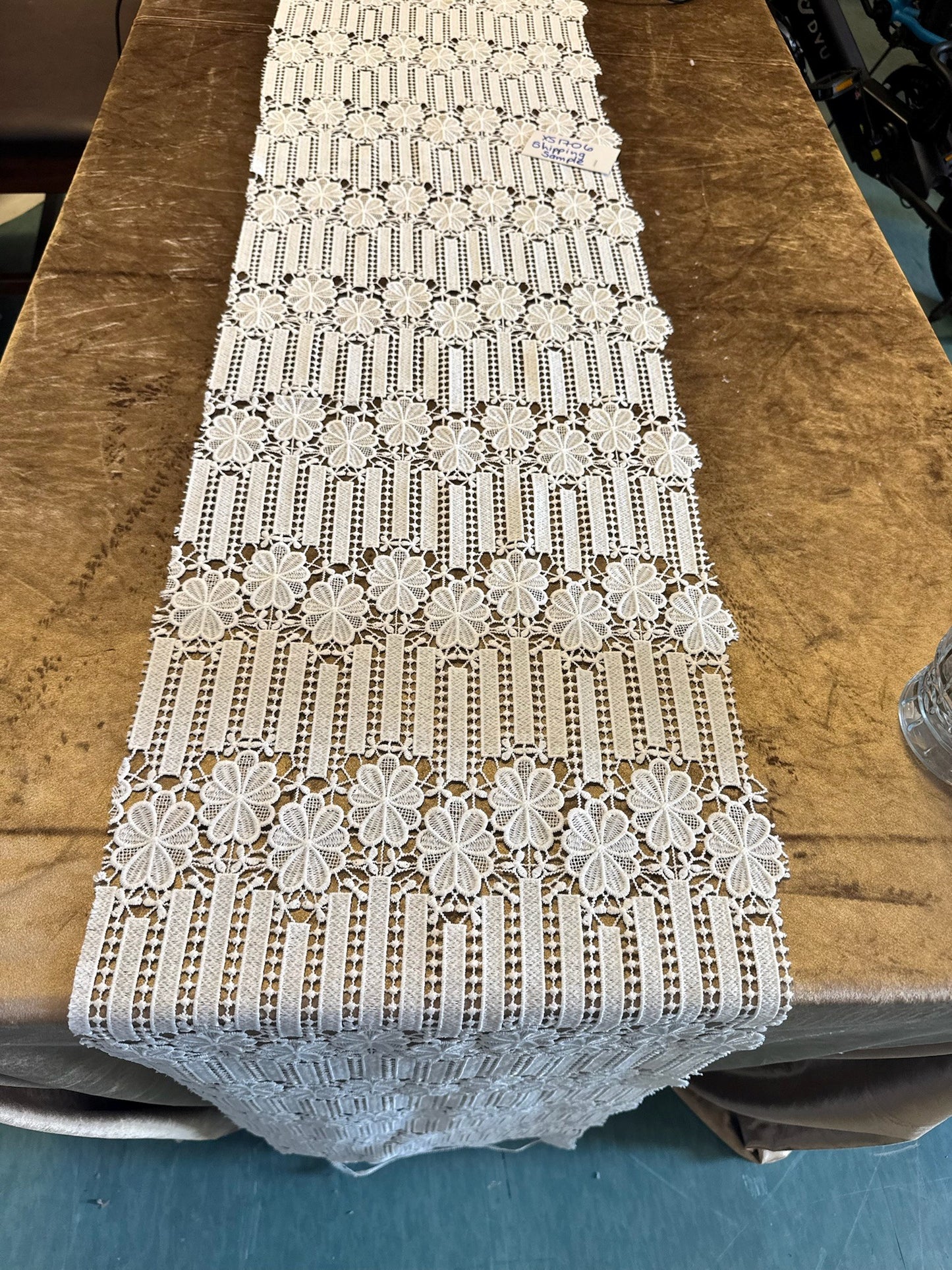 Geometric Flower Lace Tablecloth – Soft Champagne Embroidered Linen