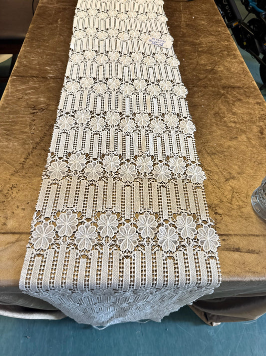 Geometric Flower Lace Tablecloth – Soft Champagne Embroidered Linen