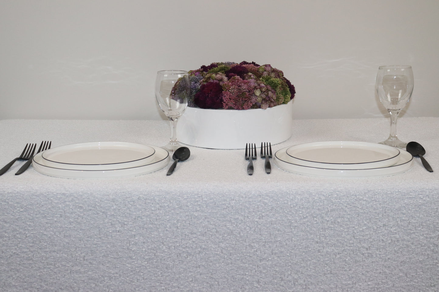 White Bouclé Tablecloth – Soft Textured Luxe Wedding Linen